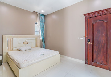 6 Bedroom Villa For Rent - Villa Town, Chak Angrae Kraom, Phnom Penh thumbnail
