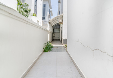 6 Bedroom Villa For Rent - Villa Town, Chak Angrae Kraom, Phnom Penh thumbnail