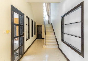 4 Bedroom Villa For Rent - Bassac Garden, Tonle Bassac, Phnom Penh thumbnail