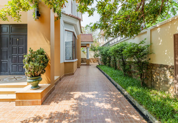 4 Bedroom Villa For Rent - Bassac Garden, Tonle Bassac, Phnom Penh thumbnail