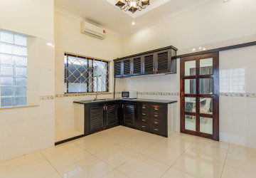 4 Bedroom Villa For Rent - Bassac Garden, Tonle Bassac, Phnom Penh thumbnail