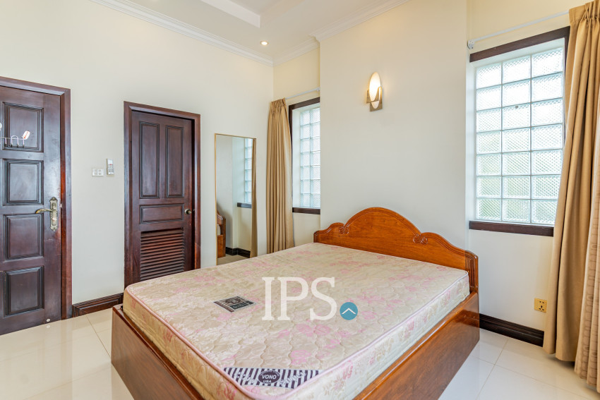 4 Bedroom Villa For Rent - Bassac Garden, Tonle Bassac, Phnom Penh