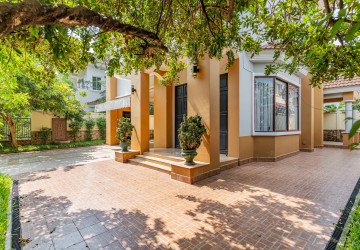 4 Bedroom Villa For Rent - Bassac Garden, Tonle Bassac, Phnom Penh thumbnail