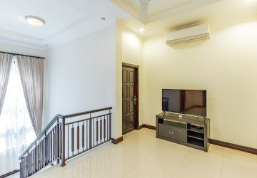 4 Bedroom Villa For Rent - Bassac Garden, Tonle Bassac, Phnom Penh thumbnail