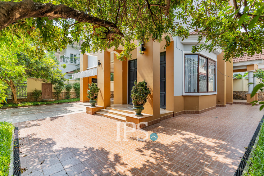 4 Bedroom Villa For Rent - Bassac Garden, Tonle Bassac, Phnom Penh