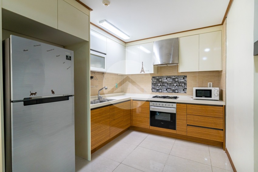 7th Floor 1 Bedroom Condo For Sale - DeCastle Royal, BKK1, Phnom Penh