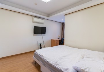 7th Floor 1 Bedroom Condo For Sale - DeCastle Royal, BKK1, Phnom Penh thumbnail