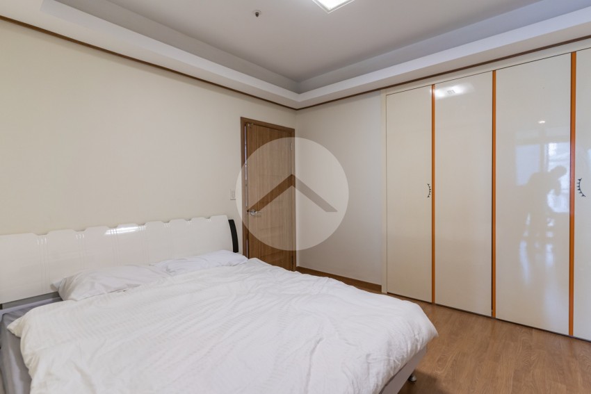 7th Floor 1 Bedroom Condo For Sale - DeCastle Royal, BKK1, Phnom Penh
