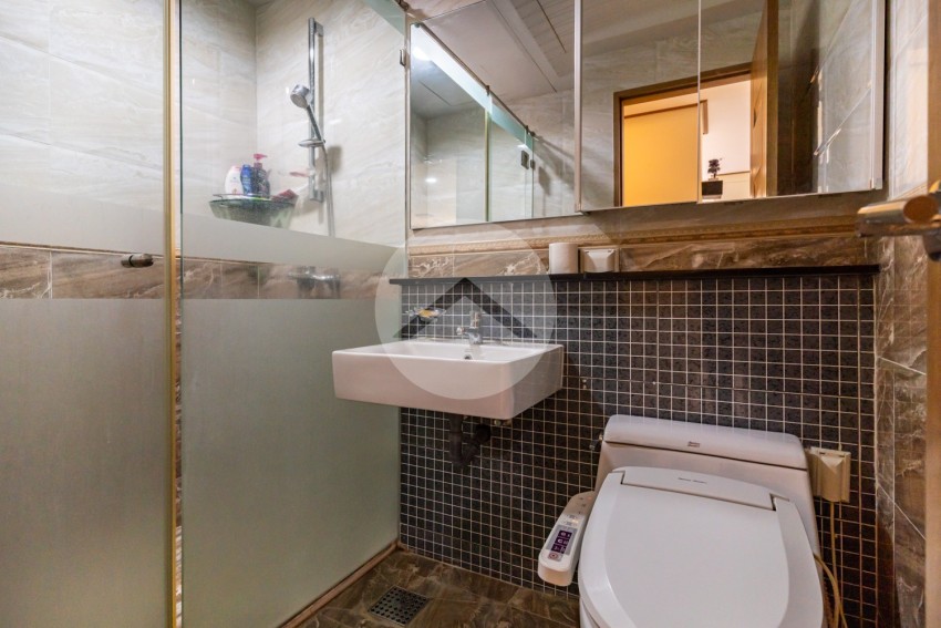 7th Floor 1 Bedroom Condo For Sale - DeCastle Royal, BKK1, Phnom Penh