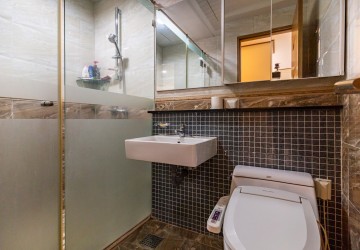 7th Floor 1 Bedroom Condo For Sale - DeCastle Royal, BKK1, Phnom Penh thumbnail