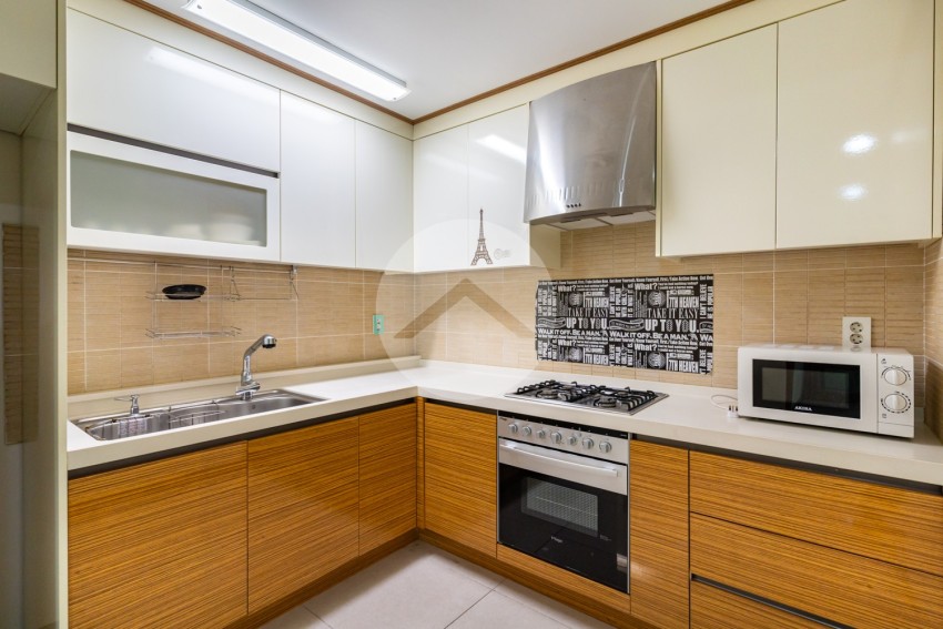 7th Floor 1 Bedroom Condo For Sale - DeCastle Royal, BKK1, Phnom Penh