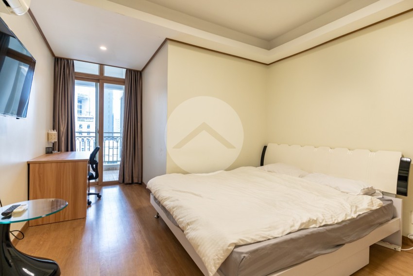 7th Floor 1 Bedroom Condo For Sale - DeCastle Royal, BKK1, Phnom Penh