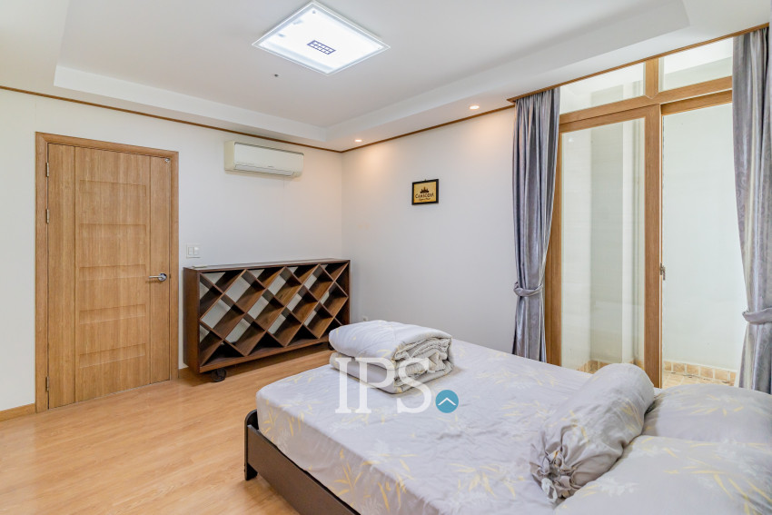 7th Floor 1 Bedroom Condo For Sale - DeCastle Royal, BKK1, Phnom Penh