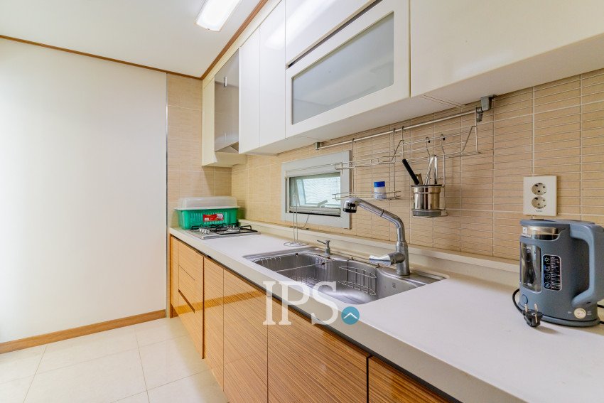 7th Floor 1 Bedroom Condo For Sale - DeCastle Royal, BKK1, Phnom Penh