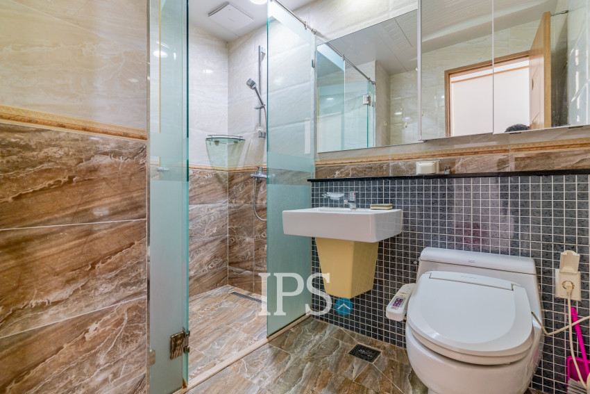 7th Floor 1 Bedroom Condo For Sale - DeCastle Royal, BKK1, Phnom Penh