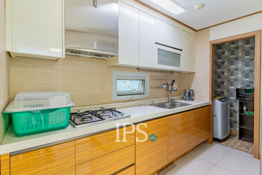 7th Floor 1 Bedroom Condo For Sale - DeCastle Royal, BKK1, Phnom Penh