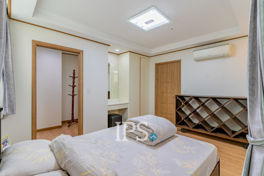 7th Floor 1 Bedroom Condo For Sale - DeCastle Royal, BKK1, Phnom Penh