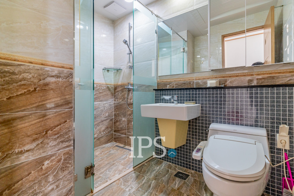7th Floor 1 Bedroom Condo For Sale - DeCastle Royal, BKK1, Phnom Penh - Image 18