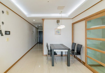 7th Floor 1 Bedroom Condo For Sale - DeCastle Royal, BKK1, Phnom Penh thumbnail