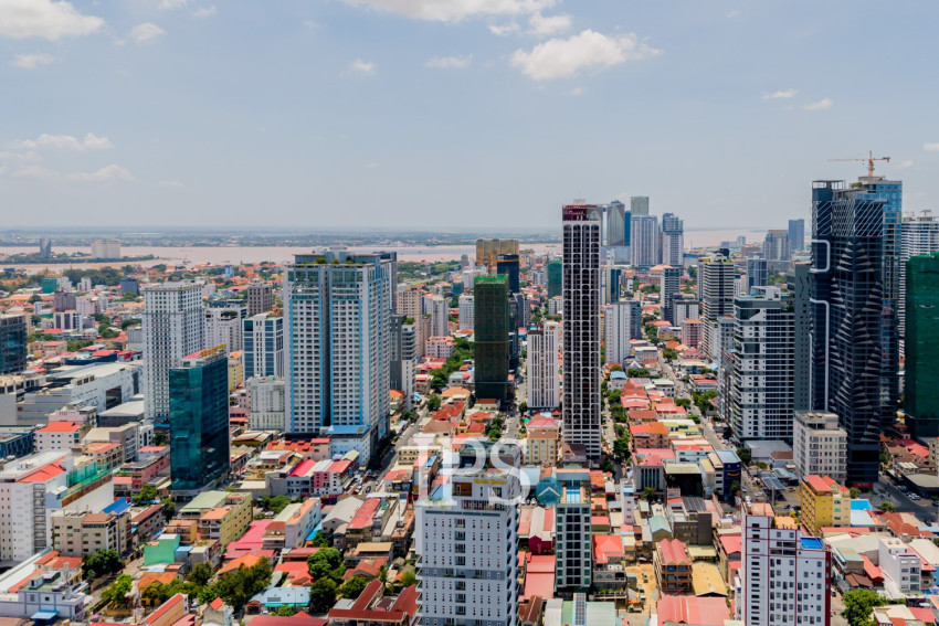 7th Floor 1 Bedroom Condo For Sale - DeCastle Royal, BKK1, Phnom Penh