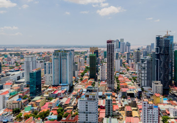 7th Floor 1 Bedroom Condo For Sale - DeCastle Royal, BKK1, Phnom Penh thumbnail