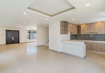 6 Bedroom Queen Villa For Rent - Preak Leab, Phnom Penh thumbnail