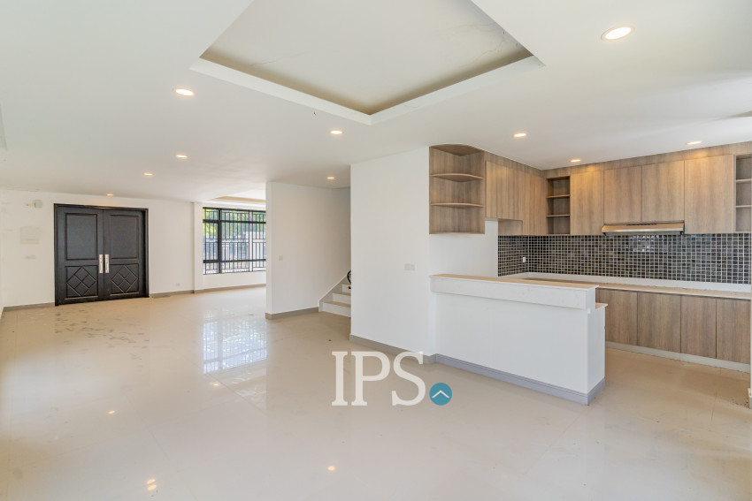 6 Bedroom Queen Villa For Rent - Preak Leab, Phnom Penh