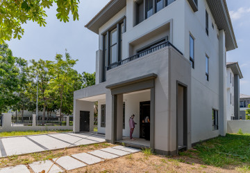 6 Bedroom Queen Villa For Rent - Preak Leab, Phnom Penh thumbnail