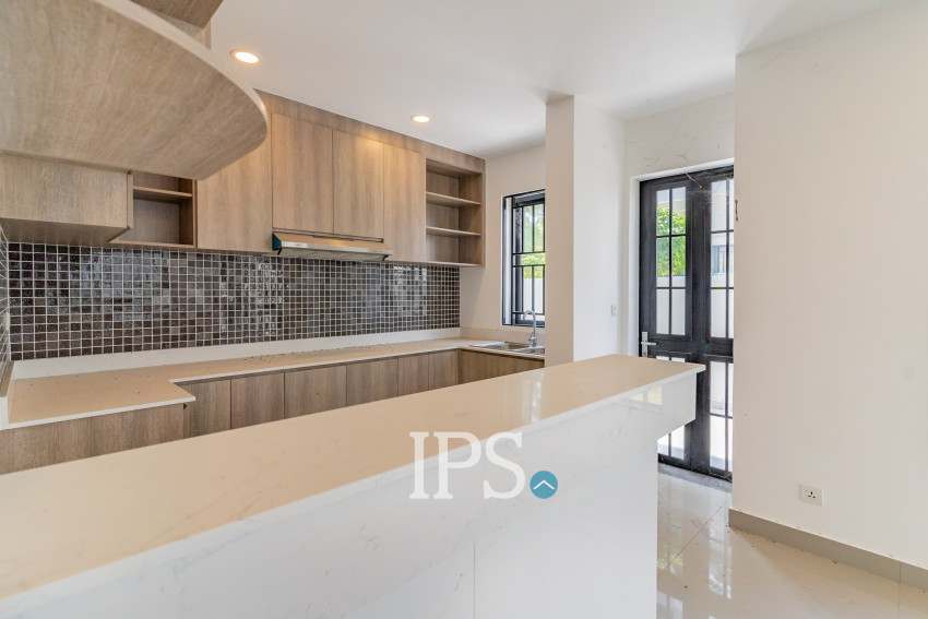 6 Bedroom Queen Villa For Rent - Preak Leab, Phnom Penh