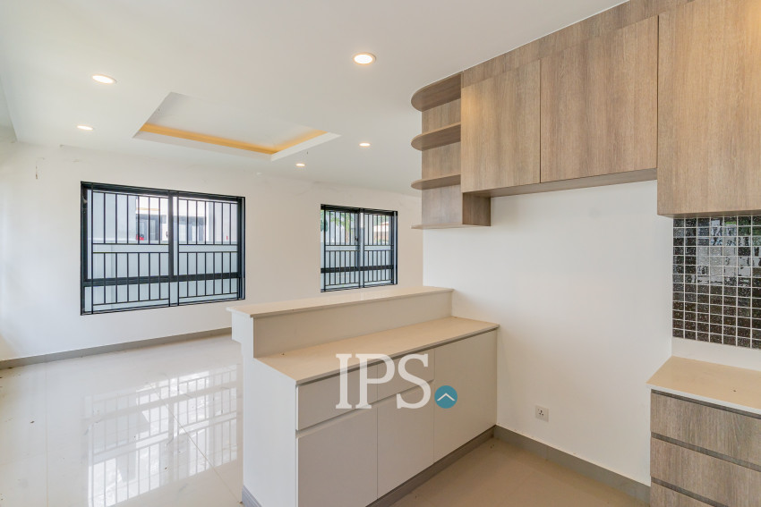 6 Bedroom Queen Villa For Rent - Preak Leab, Phnom Penh