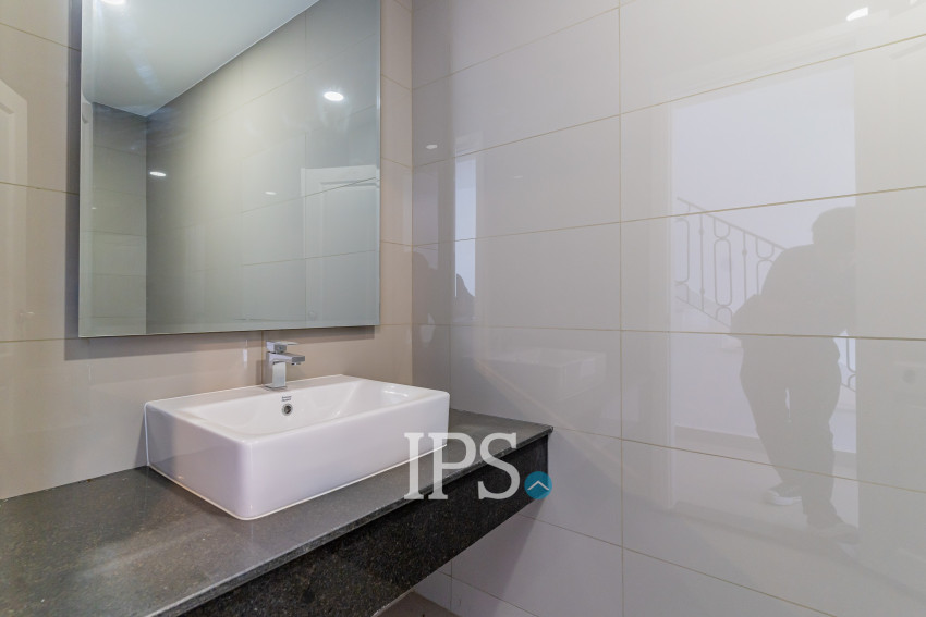 6 Bedroom Queen Villa For Rent - Preak Leab, Phnom Penh