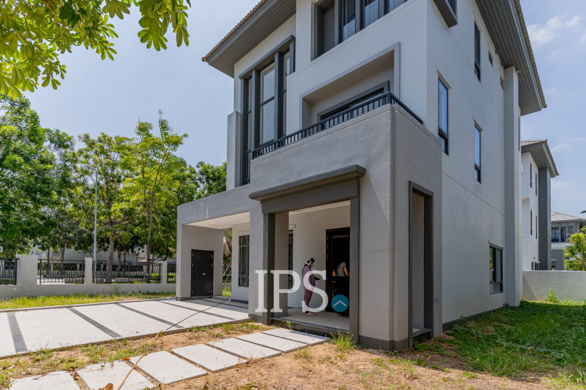 6 Bedroom Queen Villa For Rent - Preak Leab, Phnom Penh