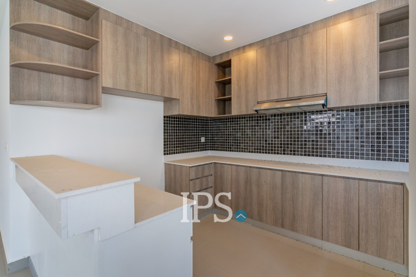 6 Bedroom Queen Villa For Rent - Preak Leab, Phnom Penh