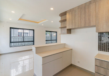 6 Bedroom Queen Villa For Rent - Preak Leab, Phnom Penh thumbnail