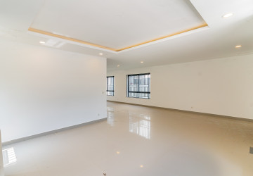 6 Bedroom Queen Villa For Rent - Preak Leab, Phnom Penh thumbnail