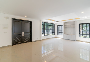 6 Bedroom Queen Villa For Rent - Preak Leab, Phnom Penh thumbnail