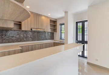 6 Bedroom Queen Villa For Rent - Preak Leab, Phnom Penh thumbnail