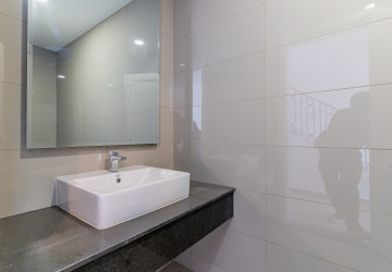 6 Bedroom Queen Villa For Rent - Preak Leab, Phnom Penh thumbnail