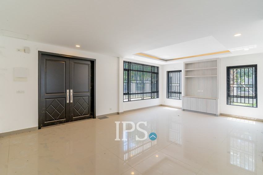 6 Bedroom Queen Villa For Rent - Preak Leab, Phnom Penh