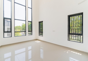 6 Bedroom Queen Villa For Rent - Preak Leab, Phnom Penh thumbnail