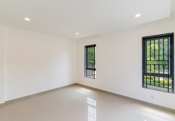 6 Bedroom Queen Villa For Rent - Preak Leab, Phnom Penh thumbnail