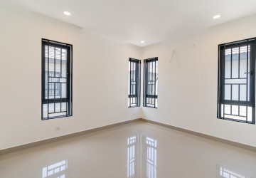 6 Bedroom Queen Villa For Rent - Preak Leab, Phnom Penh thumbnail