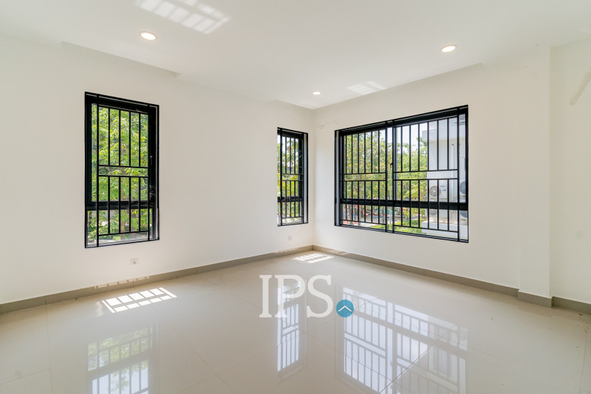 6 Bedroom Queen Villa For Rent - Preak Leab, Phnom Penh