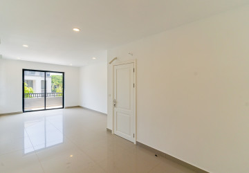 6 Bedroom Queen Villa For Rent - Preak Leab, Phnom Penh thumbnail