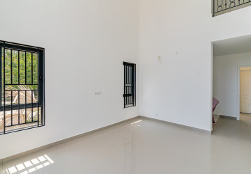 6 Bedroom Queen Villa For Rent - Preak Leab, Phnom Penh thumbnail
