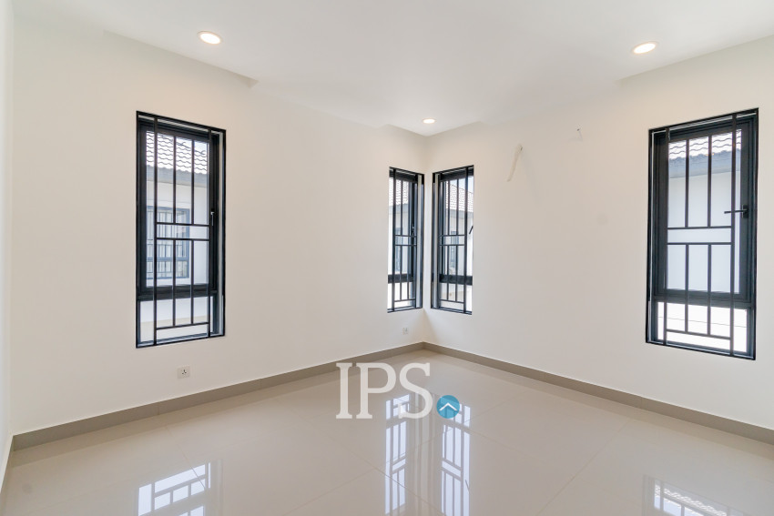6 Bedroom Queen Villa For Rent - Preak Leab, Phnom Penh