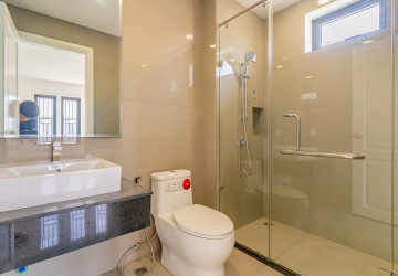 6 Bedroom Queen Villa For Rent - Preak Leab, Phnom Penh thumbnail