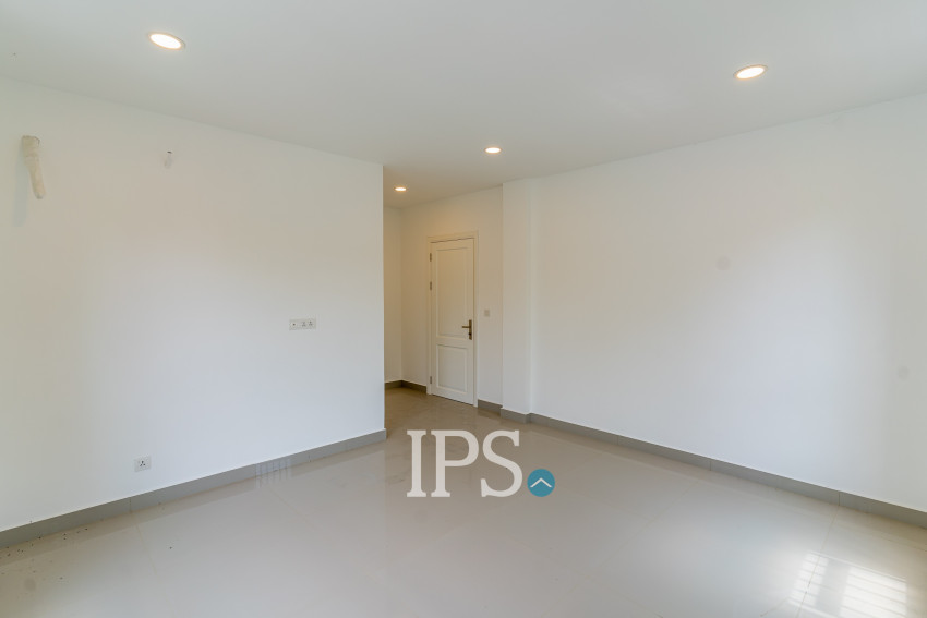 6 Bedroom Queen Villa For Rent - Preak Leab, Phnom Penh