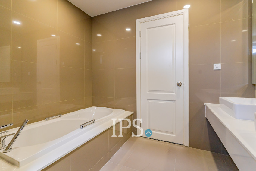 6 Bedroom Queen Villa For Rent - Preak Leab, Phnom Penh