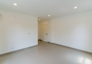 6 Bedroom Queen Villa For Rent - Preak Leab, Phnom Penh thumbnail